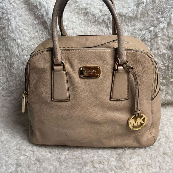 Michael Kors Cindy  leather nude medium satchel with gold hardwares and charm - Picture 2 of 13